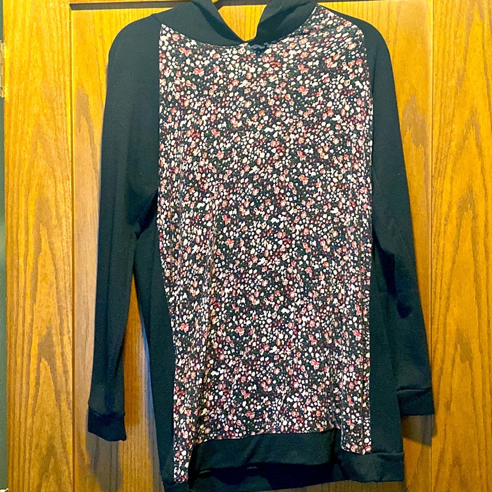 Madigan Maternity Mimi Hoodie Knot Top Black and Floral Medium